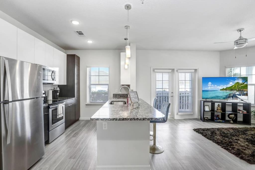 2-Bedroom Eccentric Oasis Тампа Экстерьер фото